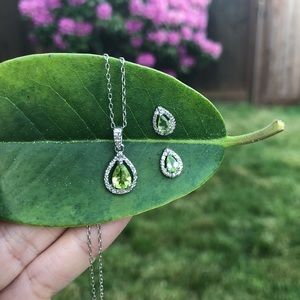 ⚡️3/$15⚡️Macy’s Peridot Mini Diamond Set